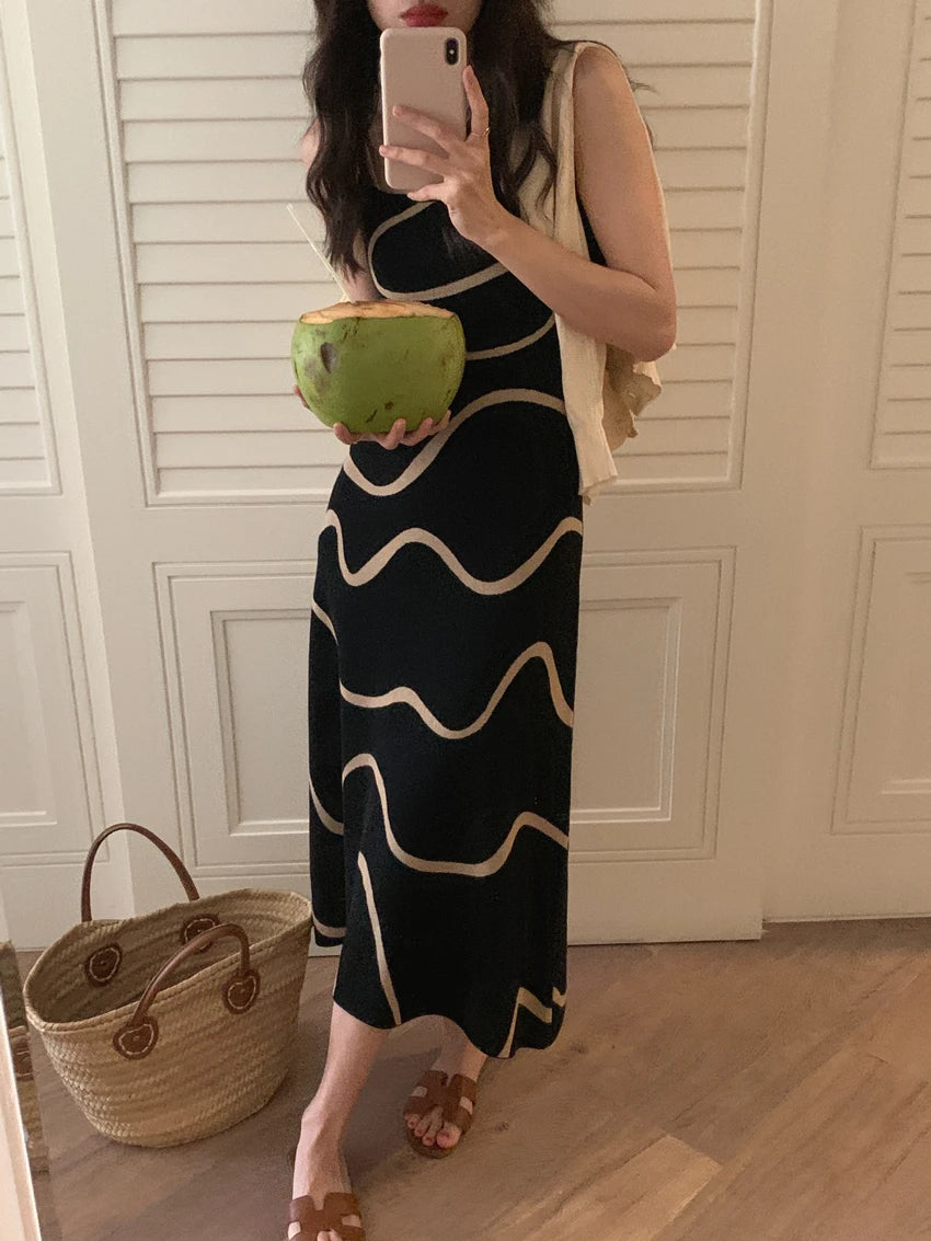 Colleen Contrasting Wave Knit Midi Dress